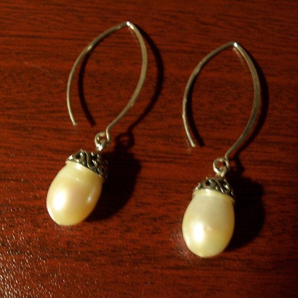 Pearl Dangle Earrings - Picture 6 of 7